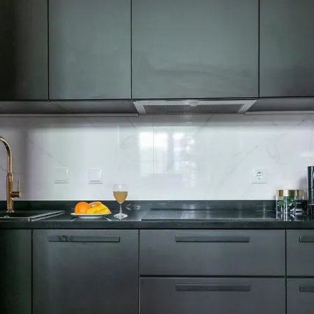 Apartment Plum Guide - From The Vine